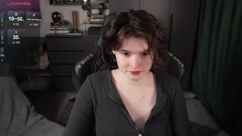 Helen Blossom online show from June 1, 8:10 pm