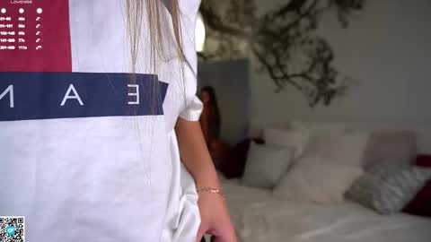 Snapshot of czamabech chatting on October 10, 1:21 am Isabella online show from October 10, 1:21 am