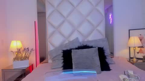 Snapshot of d_kimrouse_h chatting on January 6, 4:04 am Kim online show from January 6, 4:04 am