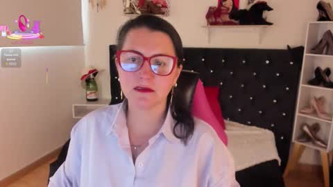 Snapshot of d_martii chatting on October 6, 7:29 pm Mia online show from October 6, 7:29 pm