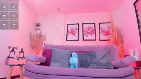 Daniela  online show from November 6, 12:00 pm