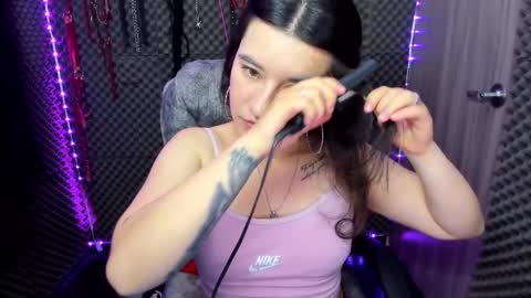 Snapshot of daddyspetite_ chatting on February 19, 4:00 pm Lili online show from February 19, 4:00 pm