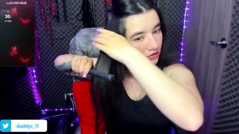 Snapshot of daddyspetite_ chatting on March 5, 4:24 pm Lili online show from March 5, 4:24 pm