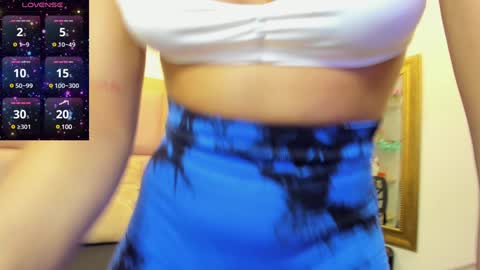 Snapshot of daenerys_targa chatting on December 6, 4:03 am Lesly online show from December 6, 4:03 am