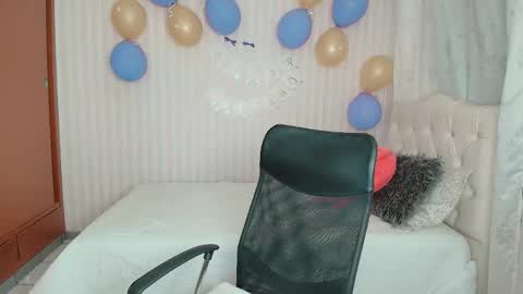 daeneryslove_doll online show from October 14, 9:12 am