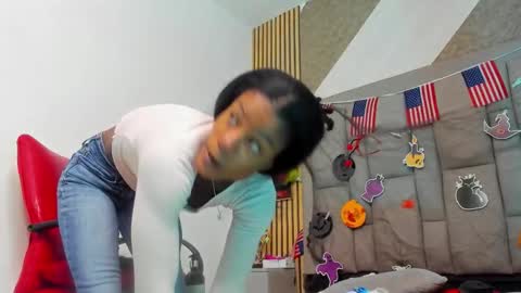 daffnelewis online show from October 28, 11:38 am