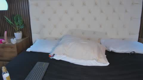 Snapshot of dafne_hillss chatting on September 18, 4:05 pm dafne_hillss online show from September 18, 4:05 pm