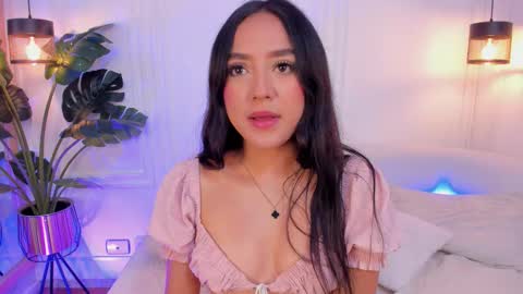 dafne_hillss online show from October 31, 1:04 pm
