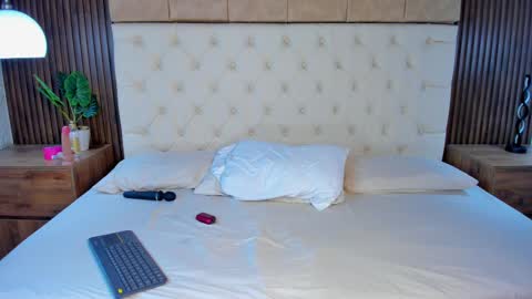 Snapshot of dafne_hillss chatting on September 19, 4:06 pm dafne_hillss online show from September 19, 4:06 pm