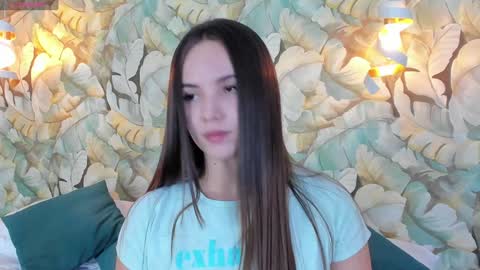 Snapshot of dafnevega chatting on January 3, 7:39 pm Dafne  online show from January 3, 7:39 pm