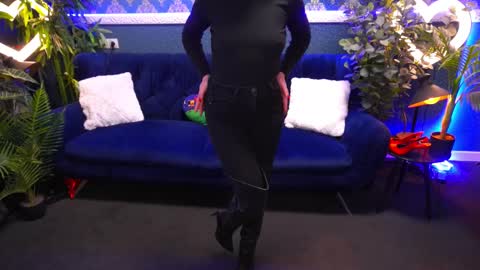 Snapshot of dafni_mon chatting on March 4, 6:47 am Dafni Mon online show from March 4, 6:47 am