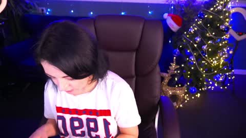 Snapshot of dafni_mon chatting on December 31, 8:15 am Dafni Mon online show from December 31, 8:15 am