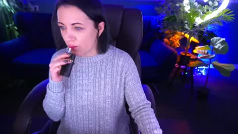 Snapshot of dafni_mon chatting on January 13, 7:11 am Dafni Mon online show from January 13, 7:11 am