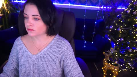 Snapshot of dafni_mon chatting on December 10, 6:33 am Dafni Mon online show from December 10, 6:33 am