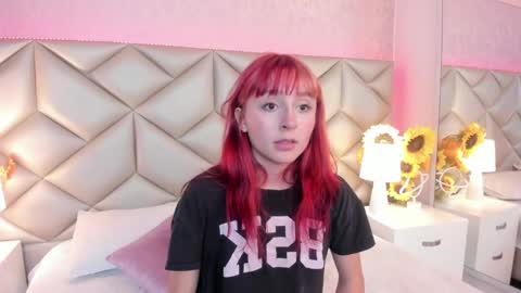 Snapshot of dafnne_hall chatting on October 7, 4:28 am Dafnne online show from October 7, 4:28 am