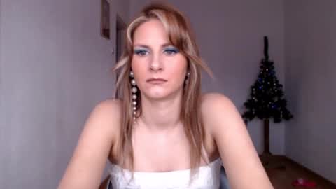 Snapshot of dagmariepiquant chatting on December 17, 1:27 pm Dagmarie online show from December 17, 1:27 pm
