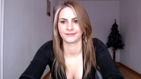 Snapshot of dagmariepiquant chatting on January 2, 1:19 pm Dagmarie online show from January 2, 1:19 pm