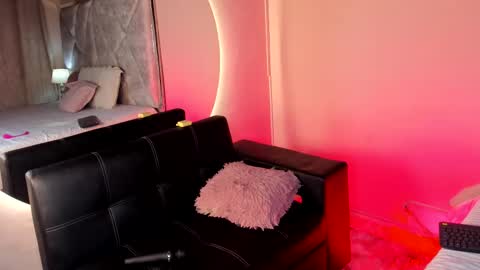 Snapshot of dahianfox8 chatting on September 9, 1:33 pm Dahian Fox online show from September 9, 1:33 pm