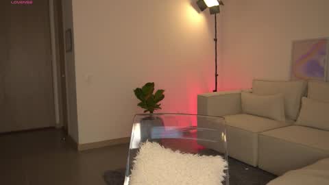 Snapshot of daihanwatson_ chatting on March 10, 1:45 am Dai independent online show from March 10, 1:45 am