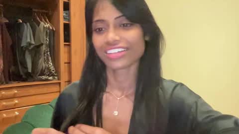 Snapshot of daily_dosessshhhh chatting on December 31, 12:25 pm AnnaCeleste online show from December 31, 12:25 pm