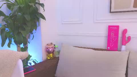 Daisy Price online show from July 25, 11:06 am