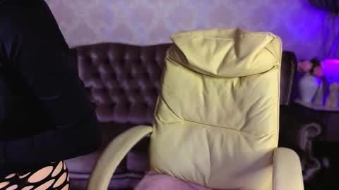 daisydelight_ online show from December 15, 10:37 pm