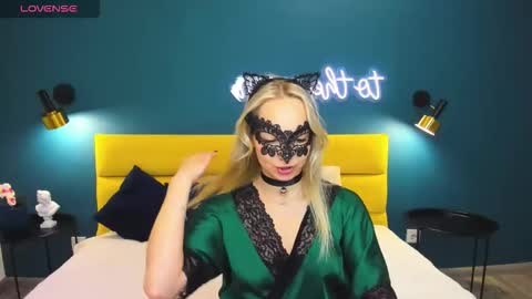 daisymellifluous online show from January 17, 8:33 am