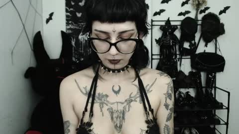 dakota online show from April 28, 2:27 am