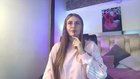 Snapshot of dakotarobbins_ chatting on March 7, 8:44 pm dakotarobbins_ online show from March 7, 8:44 pm