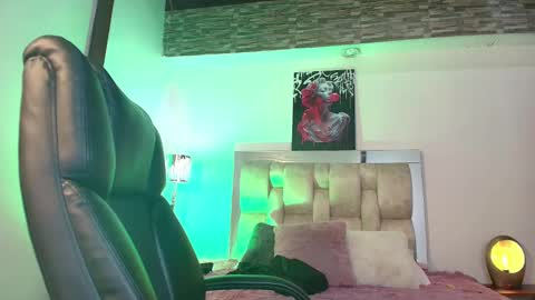 Snapshot of dakotarobbins_ chatting on February 5, 7:53 pm dakotarobbins_ online show from February 5, 7:53 pm