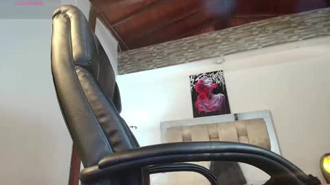 Snapshot of dakotarobbins_ chatting on January 21, 5:30 pm dakotarobbins_ online show from January 21, 5:30 pm