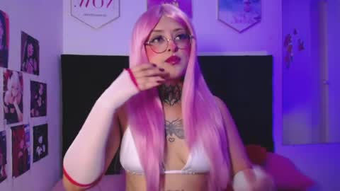 Daakota  online show from April 9, 1:05 pm