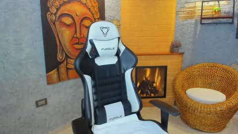 Snapshot of dakotarussell_ chatting on October 28, 11:05 am Dakota  online show from October 28, 11:05 am