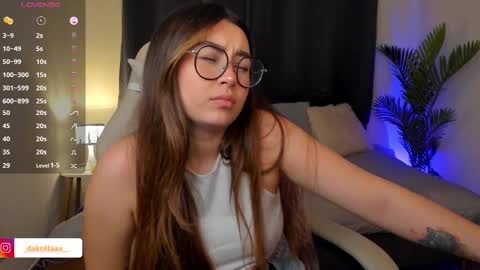 dakottaa__ online show from November 25, 12:35 am