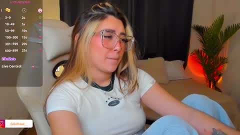 dakottaa__ online show from July 24, 2:09 am