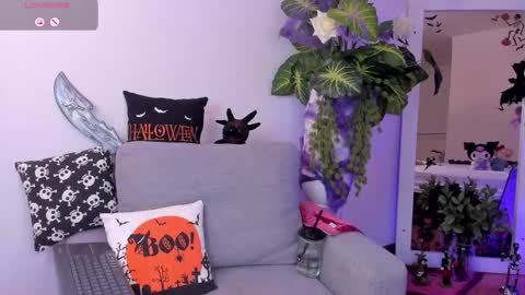 Snapshot of dakottahill chatting on October 31, 8:51 am   online show from October 31, 8:51 am