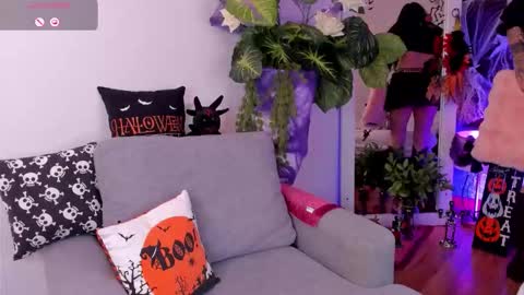 Snapshot of dakottahill chatting on October 29, 7:45 am   online show from October 29, 7:45 am