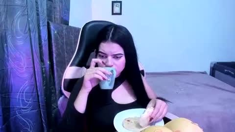 Dalia April online show from March 28, 2:49 pm