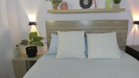 D A L I L A online show from February 19, 7:05 pm