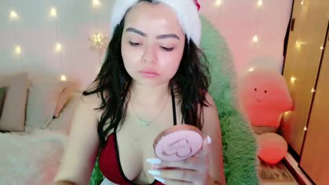 Snapshot of damn_that_booty chatting on December 24, 9:06 am Criss online show from December 24, 9:06 am