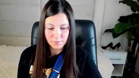 Snapshot of dana_dom chatting on October 18, 2:03 am Dana Dom online show from October 18, 2:03 am