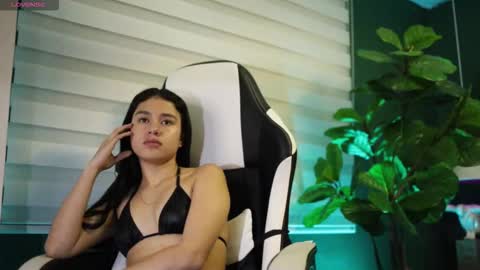 danaa_rouse online show from October 22, 10:15 pm