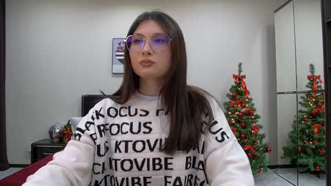 Snapshot of danabatler chatting on December 12, 5:31 am danabatler online show from December 12, 5:31 am