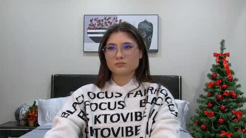 Snapshot of danabatler chatting on December 23, 3:40 am danabatler online show from December 23, 3:40 am