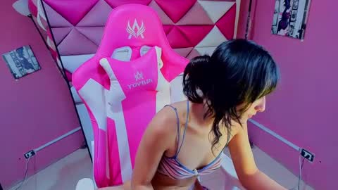 Snapshot of dani_dream chatting on September 18, 1:31 pm dani_dream online show from September 18, 1:31 pm