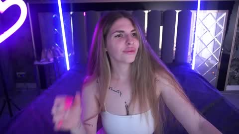 danielareign online show from June 9, 12:37 pm