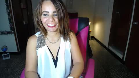 Snapshot of danielle_rose_ chatting on February 15, 6:23 pm Angie online show from February 15, 6:23 pm