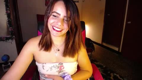 Snapshot of danielle_rose_ chatting on October 10, 8:03 pm Angie online show from October 10, 8:03 pm