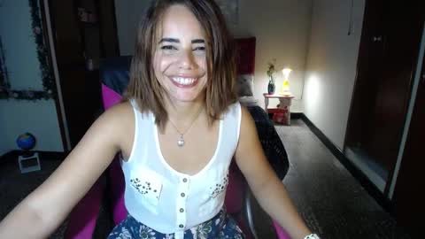 Snapshot of danielle_rose_ chatting on February 17, 6:06 pm Angie online show from February 17, 6:06 pm