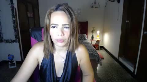 Snapshot of danielle_rose_ chatting on March 2, 6:46 pm Angie online show from March 2, 6:46 pm